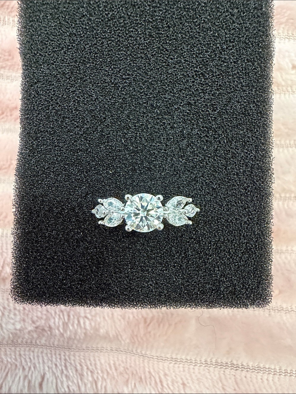 1 CT D Color Round Brilliant Moissanite Ring – Size 6 – GRA Card & Pouch